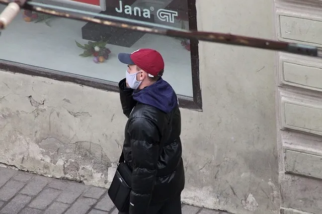 Академик РАН предсказал рост болезней в России из-за масочного и перчаточного режимов