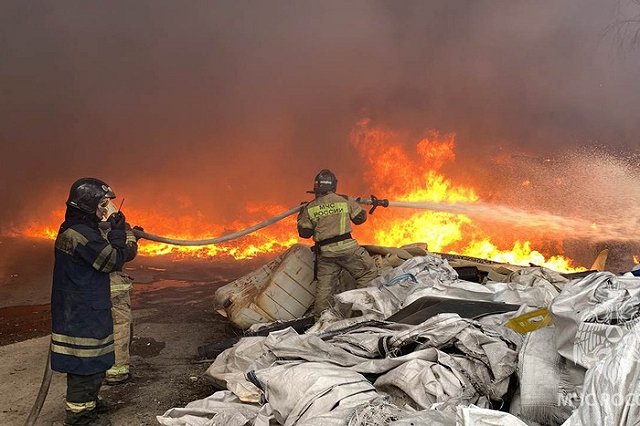 Площадь пожара на Елизавете значительно увеличилась