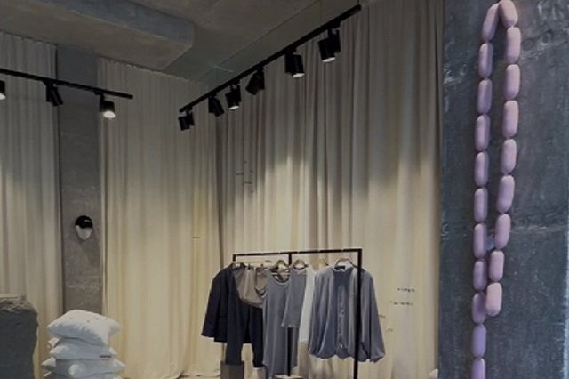 Модный бренд из Екатеринбурга сделал шарф из сосисок