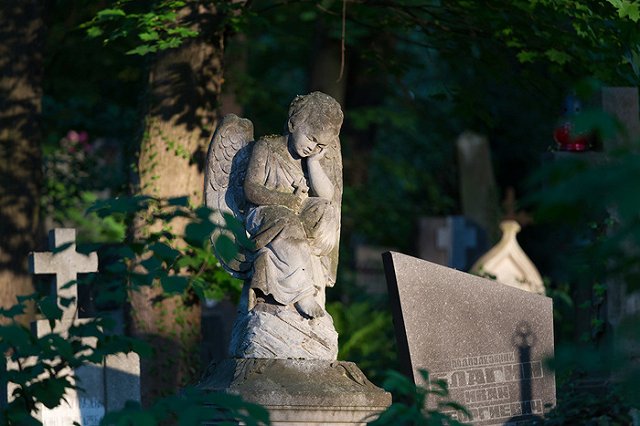 Жители Нелькана попросили посмертно наградить спасшую ребенка учительницу