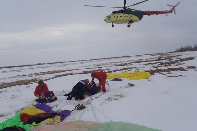 Школьница разбилась из-за пьяного инструктора при прыжке с парашютом