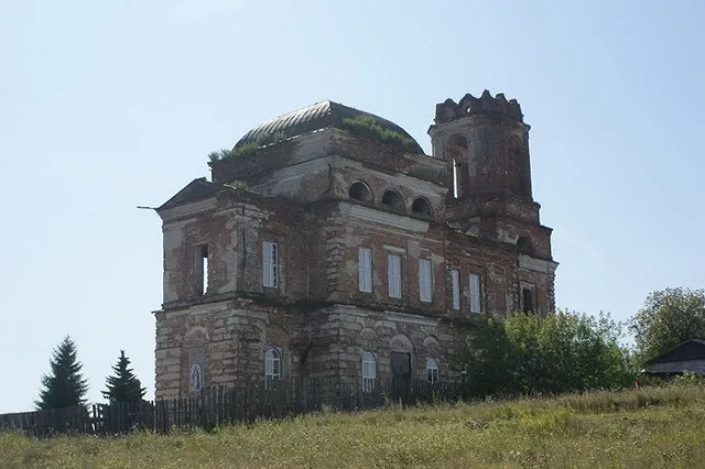 В РПЦ назвали, на чьи деньги строят по три храма в день