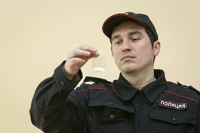 В Екатеринбурге руководителя участковых уволили из-за наркотиков