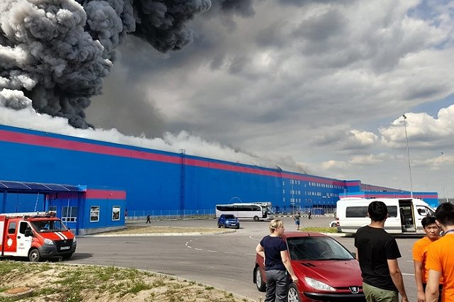 Покупателям вернут деньги за заказы, утраченные при пожаре на складе Ozon