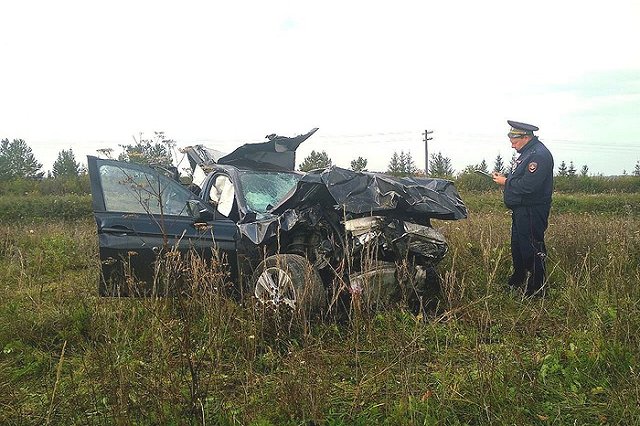 Два человека, «летевшие» на BMW, погибли в Нижнесергинском районе (ВИДЕО 18+)