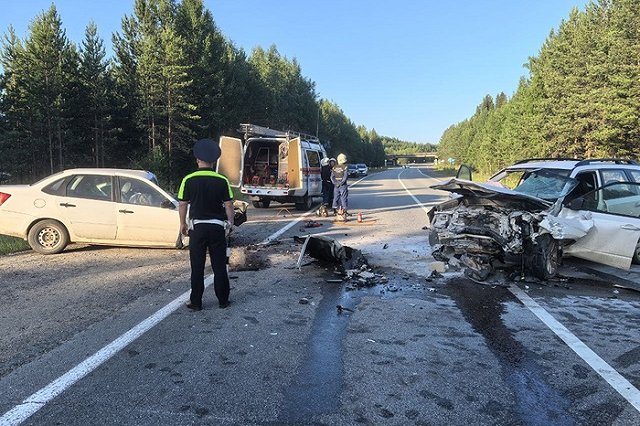 Водитель и две его пассажирки погибли в аварии на Серовском тракте