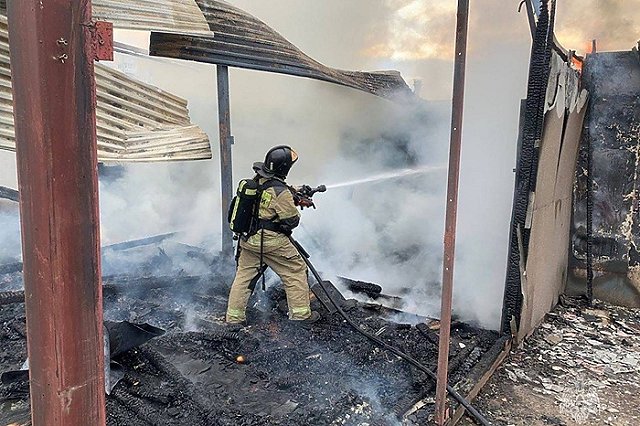 Взрыв разрушил частный жилой дом в Свердловской области