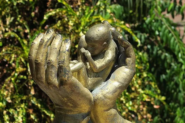 Священник Екатеринбургской епархии заявил, что отсутствие денег и своего жилья — не повод для аборта