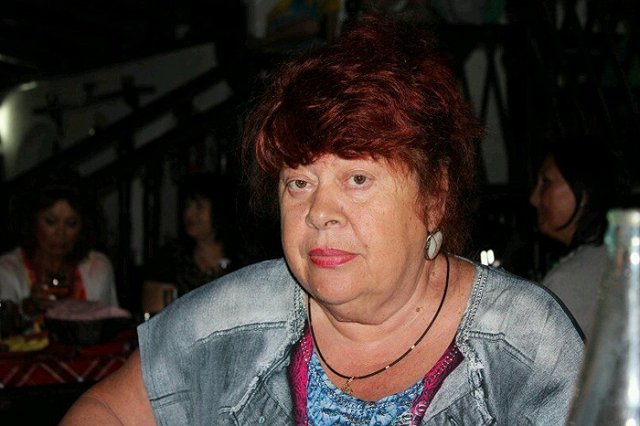 Стюардессы «Уральских авиалиний» спасли от смерти личного парикмахера Ельцина