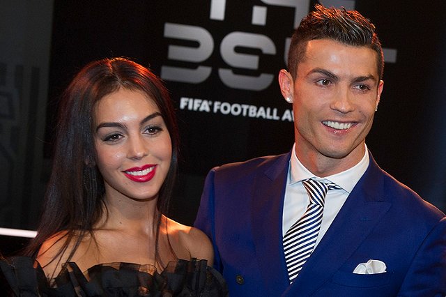 СМИ: мама уговорила Криштиану Роналду жениться