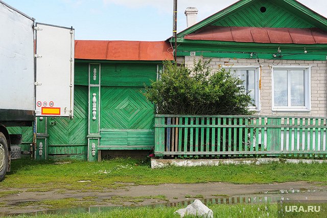 В Каслях сожгли дом убийцы 10-летнего мальчика