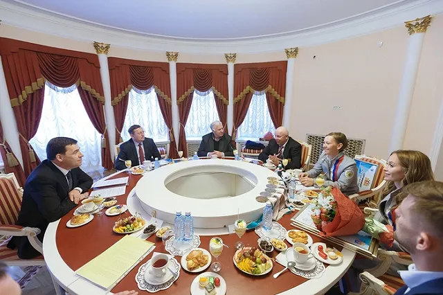 Спортсменки, выигравшие Паралимпийские игры получили денежные сертификаты