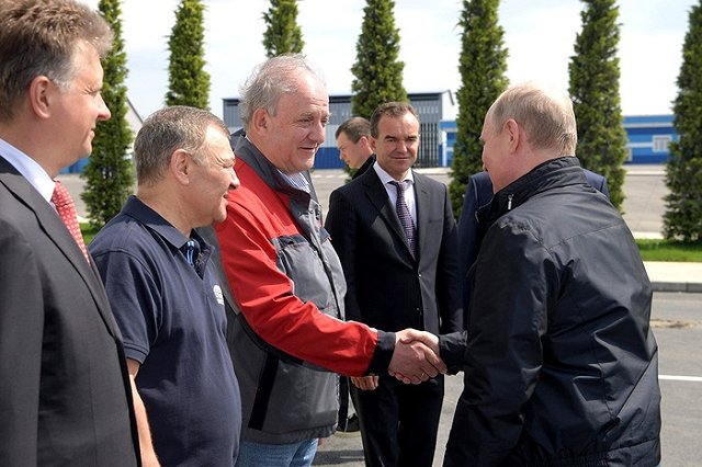 Путин открыл движение по автодорожной части Крымского моста