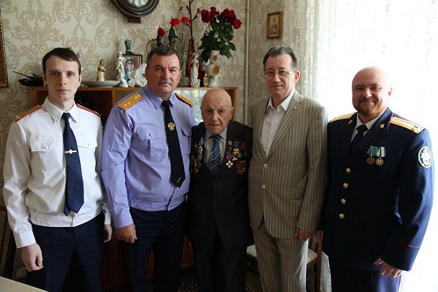 Екатеринбург прощается с легендарным фронтовиком и следователем