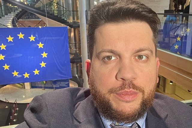 Волков* и Жданов* сообщили о получении бумажных писем с угрозами