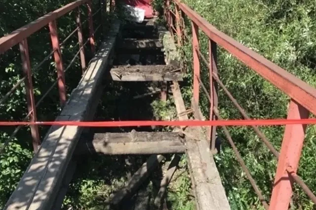 На Урале обрушился пешеходный мост