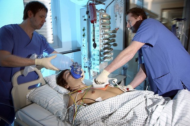 Консул Венгрии в Екатеринбурге Пал Ене Фабиан впал в кому после ДТП в Башкирии