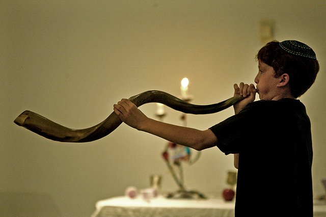 Путин поздравил российских евреев с Новым годом