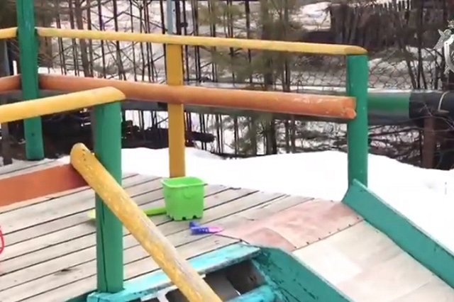 В ХМАО ребенок скончался, попав в ловушку на территории детсада
