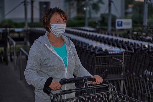 Свердловский эпидемиолог объяснил, почему переболевшим коронавирусом все равно нужно носить маску