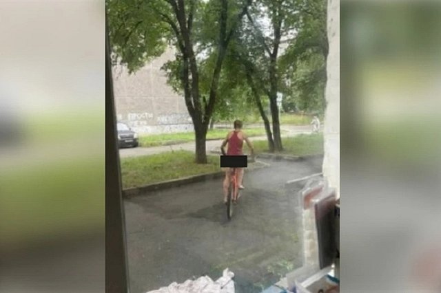 В свердловском городе завёлся голый онанист, который пугает детей