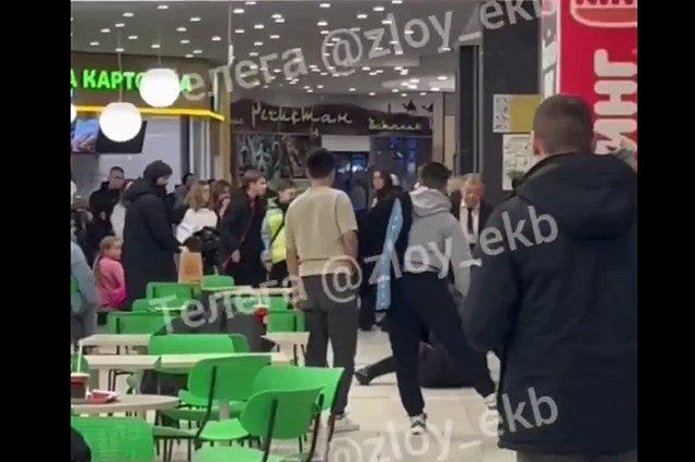 В екатеринбургском торговом центре посетители устроили драку