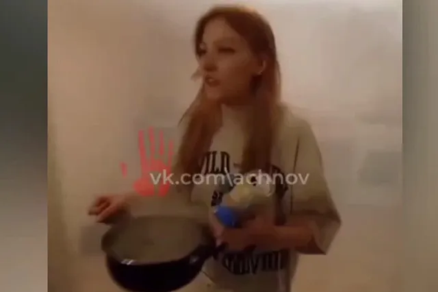 Уральская девушка объяснила, зачем вылила на друга кастрюлю с кипятком