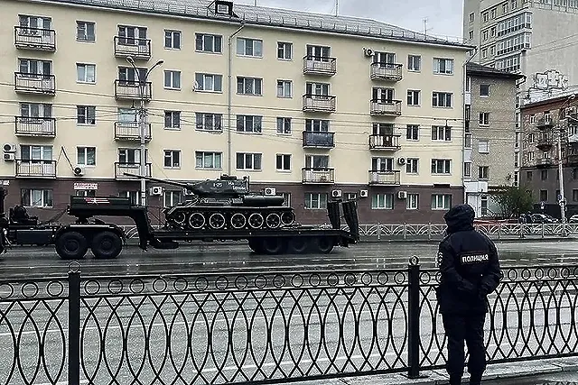 Боевая техника не выйдет во время парада Победы в Екатеринбурге