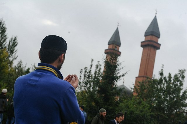 В России создан мусульманский смартфон с будильником для намаза