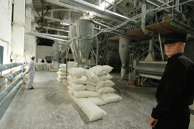 Троих тюремщиков отравили под арест по делу о пытках в ярославской колонии