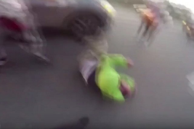 Массовая драка уральских фанатов на трассе оказалась постановкой