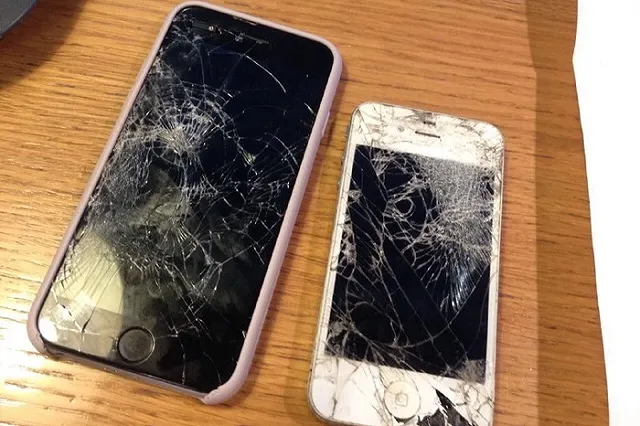 Таксист «Яндекса» оплатит клиентке ущерб за разбитые в драке телефоны