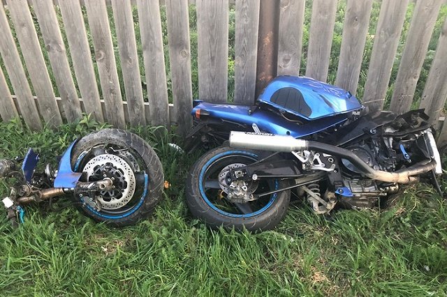 Водитель в коме: момент жёсткого ДТП с мотоциклом в Свердловской области попал на видео