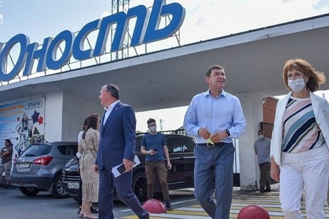 Куйвашев поручил Орлову избавиться от тополей в городе