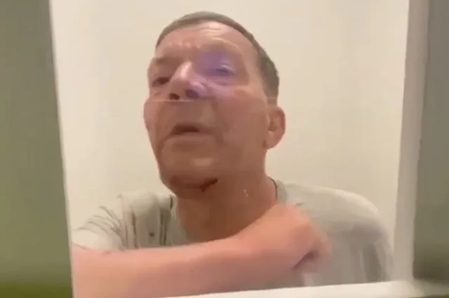 «Я чистил селедку». Мужчина с ножом напал на сотрудницу в зале ожидания красноярского аэропорта