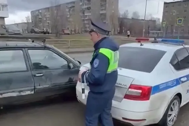 В Нижнем Тагиле сотрудники ГИБДД попали в аварию и закрыли номера служебной машины