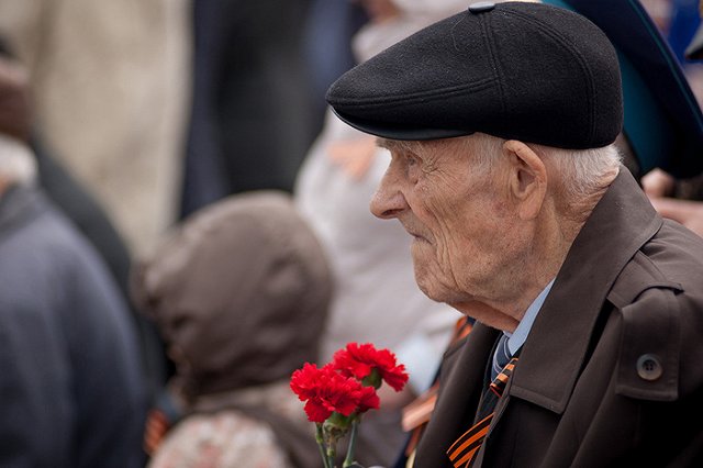 Чиновники Екатеринбурга не организовали доставку ветеранов на парад 9 мая