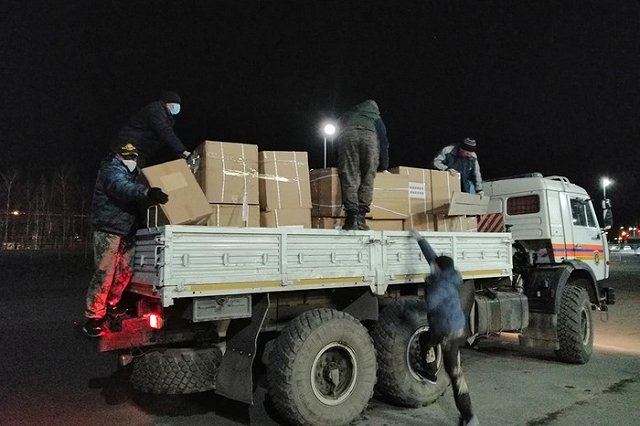 В Свердловскую область прибыл спецборт с защитными масками и костюмами