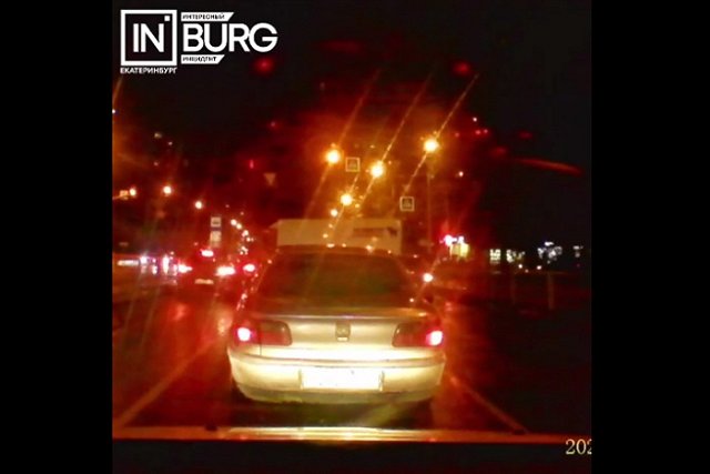 Фура без водителя выехала на перекресток в Екатеринбурге