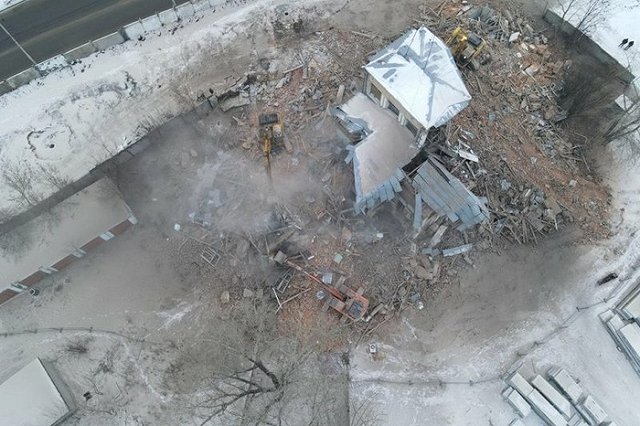 У строителей ТЦ «Золотой» ушло четыре часа на снос «Уктуса»