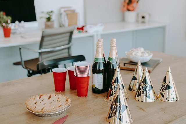 Мэр Екатеринбурга отменил новогодние корпоративы