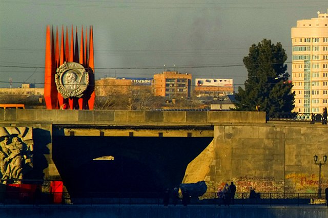 На Плотинке прошёл митинг за восстановление Краснознамённой группы