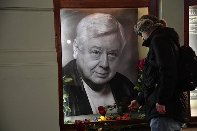 Экс-депутат рассказал, как Олег Табаков гулял по рынкам Екатеринбурга