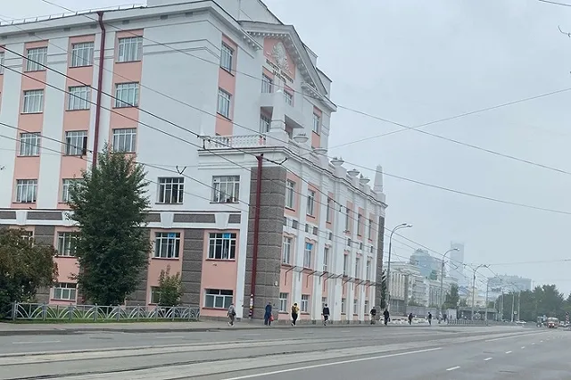 В Екатеринбурге смог и сильный запах гари