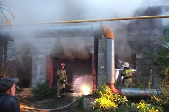 У «Меги» загорелся мебельный цех