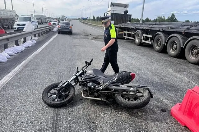 Мотоциклист без прав разбился на трассе Екатеринбург — Тюмень