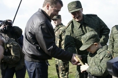 Коля Лукашенко просит у отца рассказов про Сталина и Гитлера