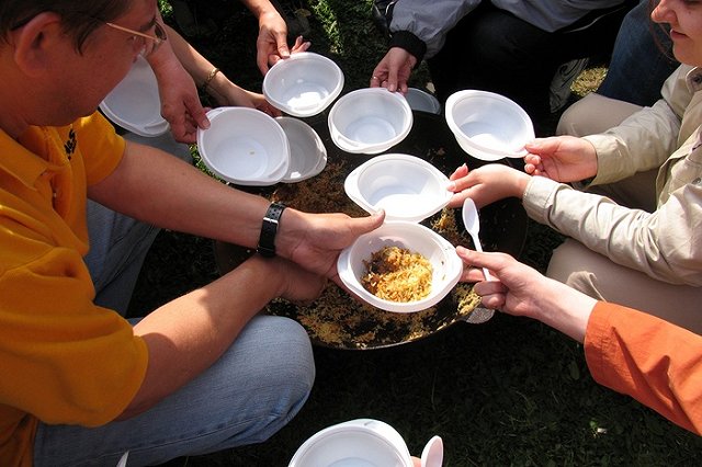 Европарламент одобрил запрет на использование пластиковой посуды