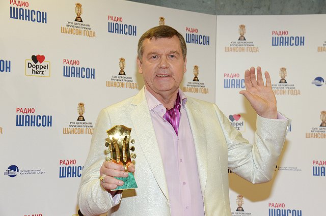 Интервью «Первого канала» с бардом Новиковым насмешило зрителей из-за золота
