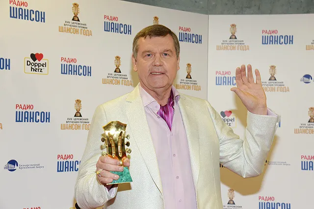 Интервью «Первого канала» с бардом Новиковым насмешило зрителей из-за золота